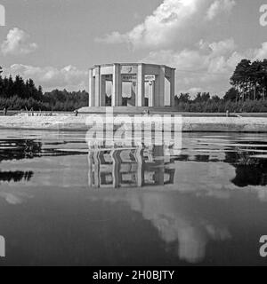 Das auf dem Abstimmungsdenkmal Jakobsberg bei Allenstein dans Ostpreußen, Deutschland 1930er Jahre. Bulletin de monument de la colline près de Jakobsberg Allenstein en Prusse orientale, Allemagne 1930. Banque D'Images