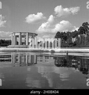 Das auf dem Abstimmungsdenkmal Jakobsberg bei Allenstein dans Ostpreußen, Deutschland 1930er Jahre. Bulletin de monument de la colline près de Jakobsberg Allenstein en Prusse orientale, Allemagne 1930. Banque D'Images