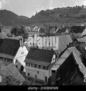 Blick auf die Dächer von SULZ AM NECKAR, Deutschland 1930 er Jahre. Vue sur les toits de Ag à Rivière Neckar, Allemagne 1930. Banque D'Images