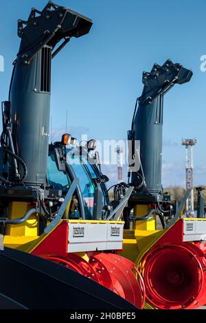 Kiev, Ukraine - 5 novembre 2019 : Jetbroom BOSCHUNG.Chasse-neige Snowbooster Division aéroport B6.Tracteur Snowblow - véhicules utilitaires spéciaux.Voiture pour nettoyer les rues, les routes et l'aéroport de la neige Banque D'Images