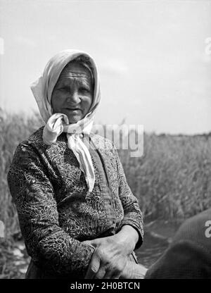 Porträt einer alten Frau aus Masuren, Ostpreußen, années 30 er Jahre. Portrait d'une vieille femme de la Mazurie, Prusse orientale, 1930. Banque D'Images
