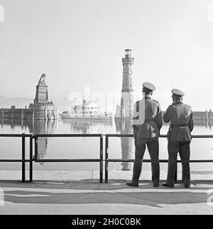 Ein Ausflug nach Lindau am Bodensee, Deutsches Reich 1930er Jahre. Un voyage à Lindau situé au bord du lac de Constance, Allemagne 1930. Banque D'Images