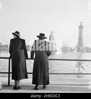 Ein Ausflug nach Lindau am Bodensee, Deutsches Reich 1930er Jahre. Un voyage à Lindau situé au bord du lac de Constance, Allemagne 1930. Banque D'Images