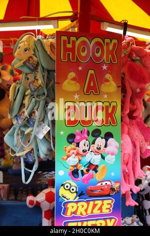 Prix du kiosque Hook a Duck à chaque fois à la foire de Leatherhead, juillet 2021 Banque D'Images