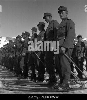 Gebirgsjäger in einem Skigebiet in Bayern, Deutsches Reich 1930er Jahre. L'infanterie de montagne dans une région de ski en Bavière, Allemagne, 1930. Banque D'Images