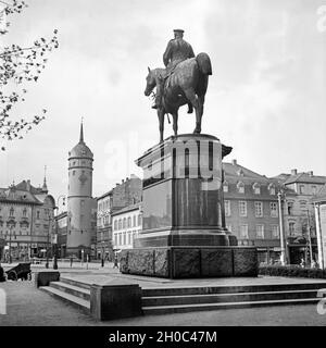 Reiterstandbild Ludwig IV.auf dem Markt in Darmstadt, Deutschland 1930er Jahre.Place du marché avec monument de Louis IV à Darmstadt, Allemagne des années 1930. Banque D'Images