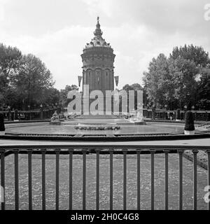 Der Wasserturm à Mannheim, Deutschland 1930er Jahre. Le château d'eau de Mannheim, Allemagne 1930. Banque D'Images