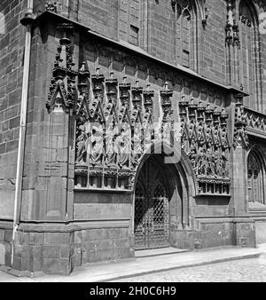 Das Portal der Marienkirche à Zwickau, Deutschland 1930 er Jahre. Entrée de l'église de la Vierge Marie à Zwickau, Allemagne 1930. Banque D'Images