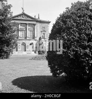 Blick auf das Deutsche Theater à Berlin, Deutschland 1930 er Jahre. Vue de la Deutsches Theatre Theatre à Goettingen, Allemagne 1930. Banque D'Images