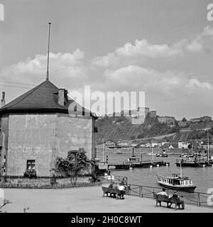 Blick auf die Festung Ehrenbreitstein à Coblence, Deutschland 1930 er Jahre. Vue d'Ehrenbreitstein forteresse à Coblence, Allemagne, 1930. Banque D'Images