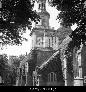 Die Evangelische Kirche lutherische Saint Nicolas à Rinteln an der Weser, Deutschland 1930er Jahre. Protestand à l'église luthérienne St. Nikolai Rinteln le fleuve Weser, Allemagne 1930. Banque D'Images