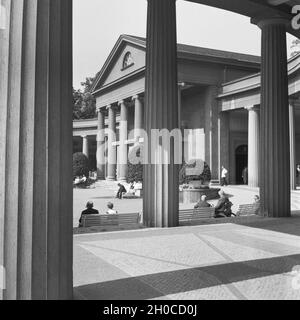 Wandelhalle Kurbad im Bad Oeynhausen, Deutschland 1930 er Jahre. Hall d'une station thermale Bad Oeynhausne, Allemagne 1930. Banque D'Images