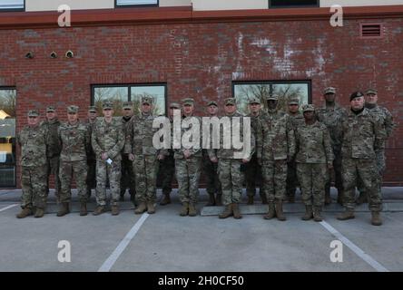 Le lieutenant-général Jon Jensen, directeur de la Garde nationale de l'Armée, visite des soldats et des aviateurs de la Garde nationale du Minnesota à Washington D.C., le 22 janvier 2021.Jensen, qui a précédemment servi en tant que général adjutant de la Garde nationale du Minnesota, a reconnu les gardes pour leurs efforts en faveur de la 59e inauguration présidentielle.(Minnesota Banque D'Images