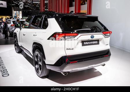 La voiture hybride Toyota RAV4 a été présentée au salon de l'automobile de Paris.Paris, France - 2 octobre 2018. Banque D'Images