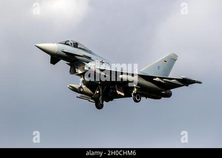 Avion de chasse Eurofighter de la Force aérienne allemande, un avion de chasse Typhoon de TLG-73 Laage arrivant à la base aérienne de Leeuwarden.7 octobre 2021 Banque D'Images