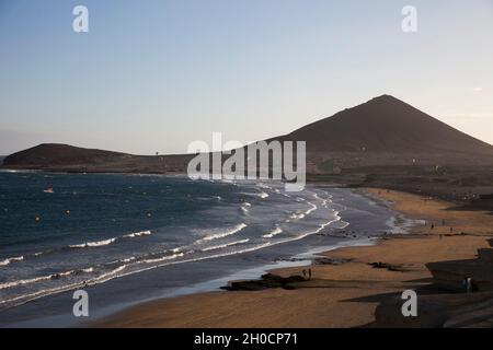 Plage de surf El Medano dans le sud de Ténérife, îles Canaries, Espagne. Banque D'Images