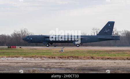 Un B-52H StratoFortress part de la base aérienne de Barksdale, en Louisiane, le 26 janvier 2021. Banque D'Images