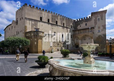 Palazzo Conti Orsini Palace, Piazza Fortezza Orsini Square, Pitigliano, Toscane, Italie, Europe Banque D'Images