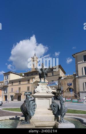 Fontana dei Galli Frères Bronze Jacometti XVIIe siècle, Loreto, Marche, Italie, Europe Banque D'Images