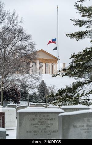 Section 45 avec Arlington House en arrière-plan à la suite d'une tempête de neige au cimetière national d'Arlington, Arlington, Virginie, le 1er février 2021. Banque D'Images