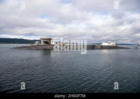 SILVERDALE, Washington (fév18, 2021) - Trident Reit Facility Bangor (TRFB) débarque avec succès le sous-marin de missiles balistiques de classe Ohio USS Nevada (SSBN 733) après avoir terminé une période de Reit prolongée (ERP) au Delta Pier de TRFB.Le désarrimage a eu lieu à temps et selon le calendrier de disponibilité initial du Chef des opérations navales (CNO), TRFB ayant achevé 1,398 emplois, soit un total de 57,381 jours-homme à ce jour.TRFB a été établi dans le Nord-Ouest du Pacifique le 1er juillet 1981, en tant qu'installation d'entretien primaire de la flotte de missiles balistiques de la côte Ouest (SSBN).La mission principale de TRFB est de soutenir Banque D'Images