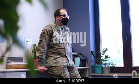 Apprendre à connaître les membres militaires d'Aviano, cette vidéo met en évidence TSgt Tory Cusimano qui travaille aux Affaires publiques.Apprendre à connaître ses antécédents et sa mission. Banque D'Images