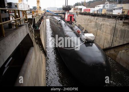 SILVERDALE, Washington (fév18, 2021) - Trident Reit Facility Bangor (TRFB) prépare le sous-marin de missile balistique de classe Ohio USS Nevada (SSBN 733) pour le désancrage après avoir terminé une période de refait prolongée (ERP) au Delta Pier de TRFB.Le désarrimage a eu lieu à temps et selon le calendrier de disponibilité initial du Chef des opérations navales (CNO), TRFB ayant achevé 1,398 emplois, soit un total de 57,381 jours-homme à ce jour.TRFB a été établi dans le Nord-Ouest du Pacifique le 1er juillet 1981, en tant qu'installation d'entretien primaire de la flotte de missiles balistiques de la côte Ouest (SSBN).La mission principale de TRFB est de soutenir t Banque D'Images