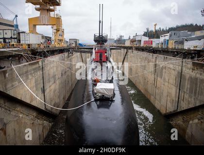 SILVERDALE, Washington (fév18, 2021) - Trident Reit Facility Bangor (TRFB) prépare le sous-marin de missile balistique de classe Ohio USS Nevada (SSBN 733) pour le désancrage après avoir terminé une période de refait prolongée (ERP) au Delta Pier de TRFB.Le désarrimage a eu lieu à temps et selon le calendrier de disponibilité initial du Chef des opérations navales (CNO), TRFB ayant achevé 1,398 emplois, soit un total de 57,381 jours-homme à ce jour.TRFB a été établi dans le Nord-Ouest du Pacifique le 1er juillet 1981, en tant qu'installation d'entretien primaire de la flotte de missiles balistiques de la côte Ouest (SSBN).La mission principale de TRFB est de soutenir t Banque D'Images