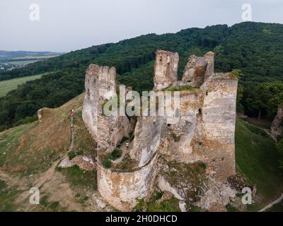 Vue aérienne du château de Cicva dans le village de Sedliska en Slovaquie Banque D'Images