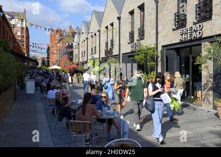 Londres, Angleterre, Royaume-Uni.Pavilion Road, Chelsea - rue piétonne des boutiques et des restaurants, au nord-ouest de Sloane Square (septembre 2021) Banque D'Images