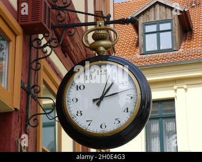 Gros plan d'une horloge à l'extérieur Banque D'Images