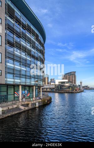 Photos en début de soirée de MediaCityUK - qui abrite les studios BBC et ITV.Construit à Salford Quays sur le canal de Manchester. Banque D'Images