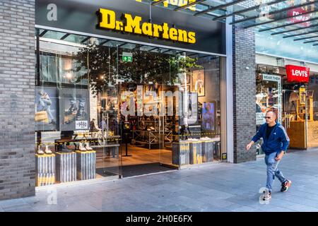 Extérieur de la boutique de chaussures et de vêtements Dr. Martens à Liverpool, Merseyside, Royaume-Uni. Banque D'Images