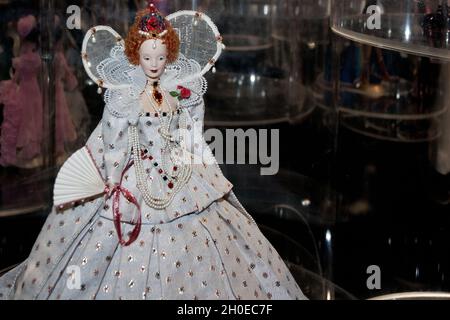 La reine Elizabeth I, Barbie l'exposition d'icône au musée Mudec à Milan, en Italie Banque D'Images