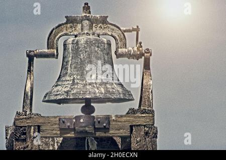 Ring the Bell - la cloche au-dessus de l'ancienne caserne de pompiers dans le parc national de Bodie, en Californie Banque D'Images