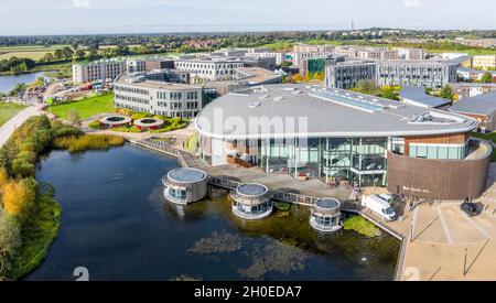UNIVERSITY OF YORK, YORK, ROYAUME-UNI - 11 OCTOBRE 2021.Vue aérienne des bâtiments et des dortoirs du Campus East de l'Université de York Banque D'Images