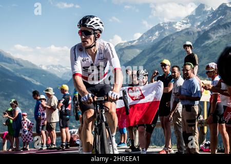 2018 Tour de France Stage 11 Albertville à la Rosière espace San Bernardo.Michal Kwiatkowski.Drapeau polonais. Banque D'Images