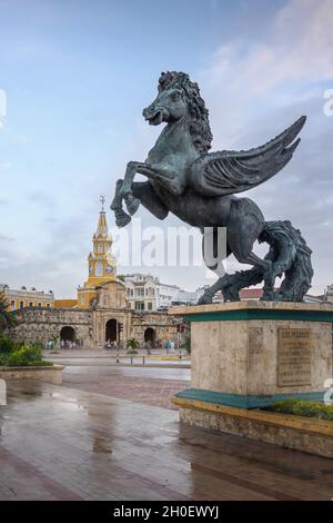 Statue de Pegasus, porte et tour de l'horloge - Cartagena de Indias, Colombie Banque D'Images