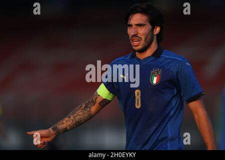 Monza, Italie, 12 octobre 2021.Sandro Tonali, d'Italie, lors du match de qualification des moins de 21 ans de l'UEFA au Stadio Brianteo, Monza.Le crédit photo devrait se lire: Jonathan Moscrop / Sportimage Banque D'Images