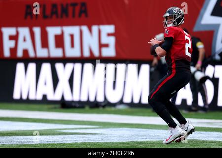 Londres, Angleterre ; 10 octobre 2021 ; Tottenham Hotspur Stadium, Londres,Angleterre; NFL UK Series, Atlanta Falcons versus New York Jets: Atlanta Falcons Quarterback Matt Ryan (2) Banque D'Images