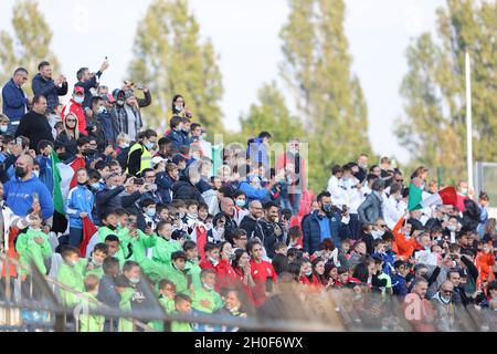 Monza, Italie.12 octobre 2021.U21 Italie supporters lors du match de football européen des moins de 21 ans de l'UEFA entre l'Italie U21 et la Suède U21 au stade U-Power, Monza, Italie le 12 octobre 2021 crédit: Independent photo Agency/Alay Live News Banque D'Images