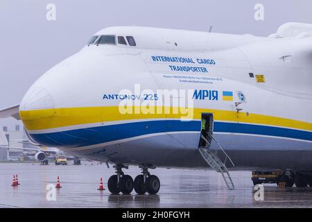 LINZ, AUTRICHE - 07 octobre 2021 : gros plan d'Antonov AN225, le plus grand avion de transport commercial du monde à Linz, Autriche Banque D'Images