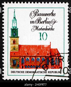 ALLEMAGNE - VERS 1971 : un timbre imprimé en Allemagne montre l'église St. Mary's, bâtiments de Berlin, vers 1971 Banque D'Images