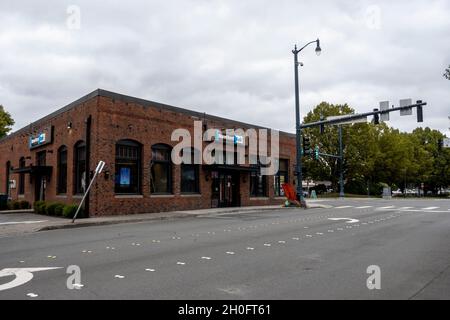 Redmond, WA États-Unis - vers août 2021 : vue sur une banque HomeStreet par un jour couvert. Banque D'Images