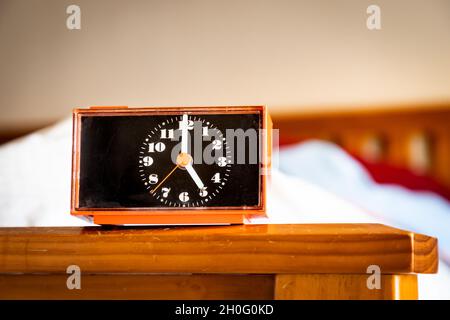 Réveil réglé à 5 heures du matin Banque D'Images