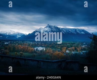 Vue de Salzbourg sur le massif d'Untersberg, partie des Alpes de Berchtesgaden - Salzbourg, Autriche Banque D'Images