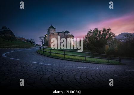 Château de Vaduz au coucher du soleil - Vaduz, Liechtenstein Banque D'Images