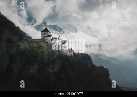 Château et montagnes de Vaduz - Vaduz, Liechtenstein Banque D'Images