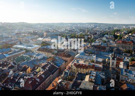 Vue aérienne de Lviv avec l'église de Transfiguration (Eglise catholique grecque) - Lviv, Ukraine Banque D'Images