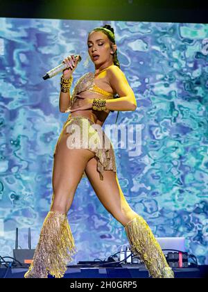 Saragosse, Espagne.12 octobre 2021.L'artiste à facettes multiples Bad Gyal offre une performance pleine de chaleur et de sensualité devant des milliers de personnes.Juan Antonio Perez/Alamy Live News Banque D'Images